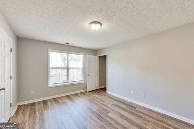 Building Photo - 38 Rockport Dr