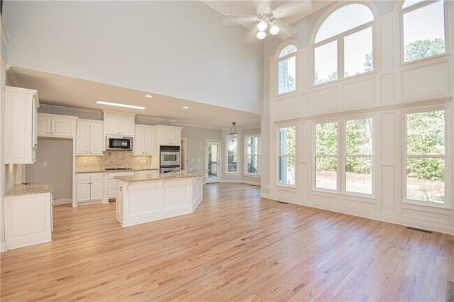 Building Photo - 4012 Erin Dr