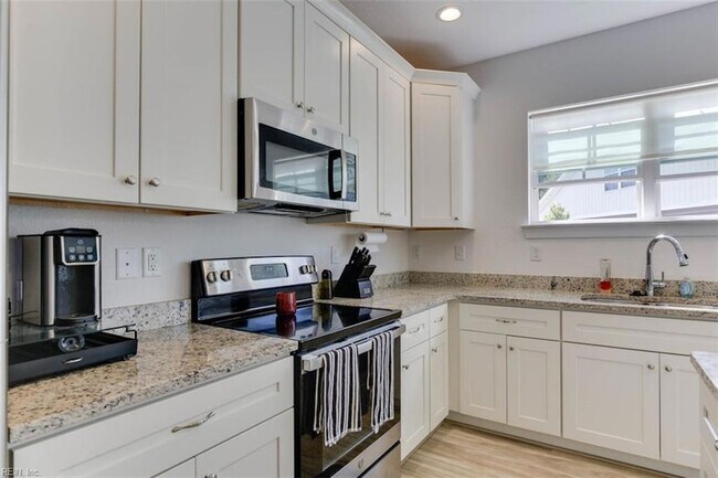 Building Photo - 2416 Trafton Pl