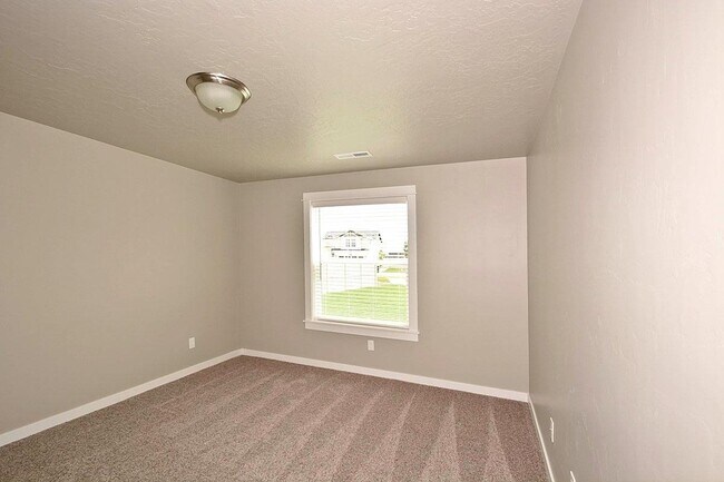 Building Photo - Single Level 3 Bedroom 3 Bathroom Home in South Meridian