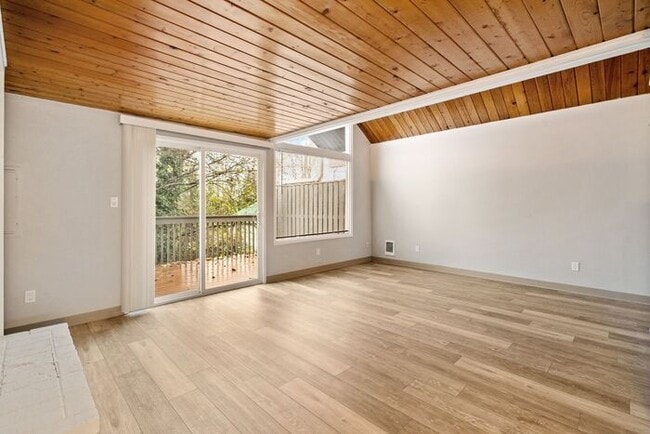 Building Photo - Beautiful 1x1 Rustic-Style Apartment