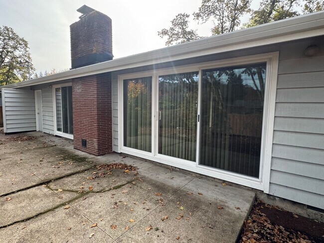 Building Photo - Great 3-Bedroom, 1.5-Bath Home In South Eugene!