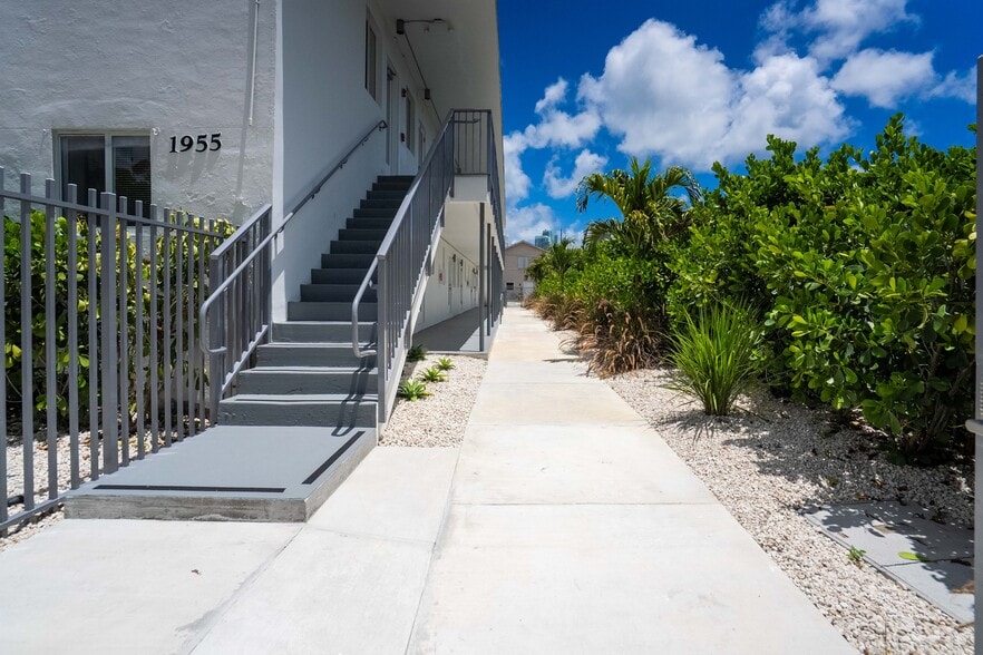 Primary Photo - 1955 NW 2nd Ct