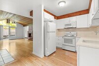Building Photo - 6780 SW Canyon Terrace