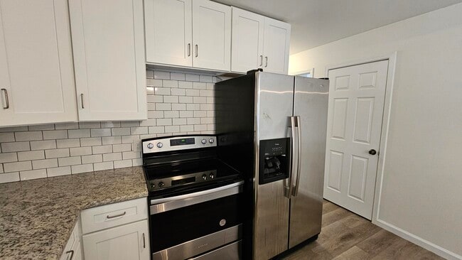 Building Photo - 406 Parkwood Pl