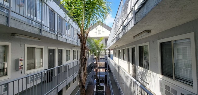 Building Photo - 227 16th St