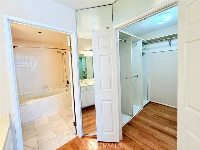 Building Photo - 600 W 9th St