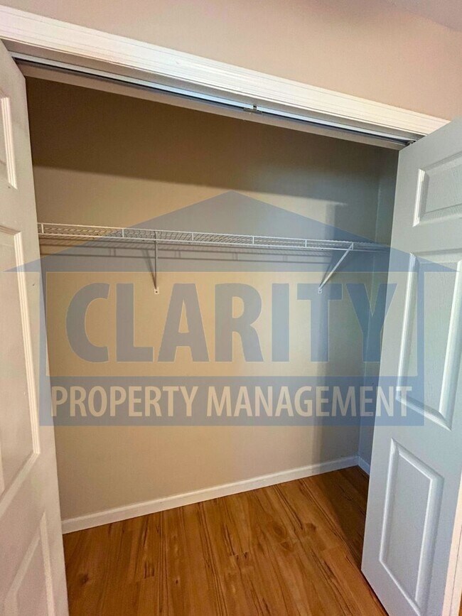 Building Photo - *HOLIDAY SPECIAL!* $400 OFF DECEMBER'S RENT!*