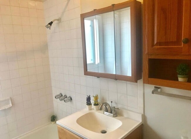 Building Photo - S-1216 -1222 West Victory Boulevard