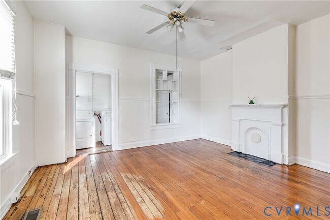 Building Photo - 430 S Pine St