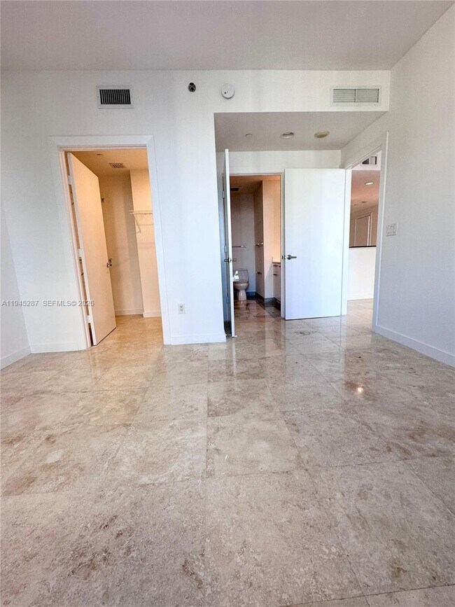 Building Photo - 1060 Brickell Ave