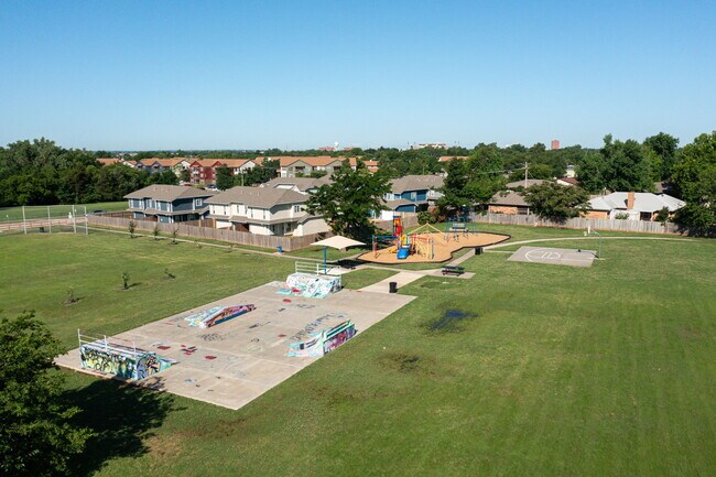 Building Photo - 727 Vicksburg Ave