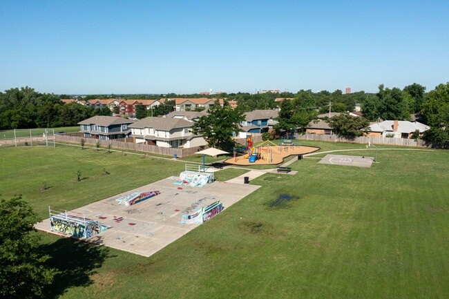 Building Photo - 729 Vicksburg Ave