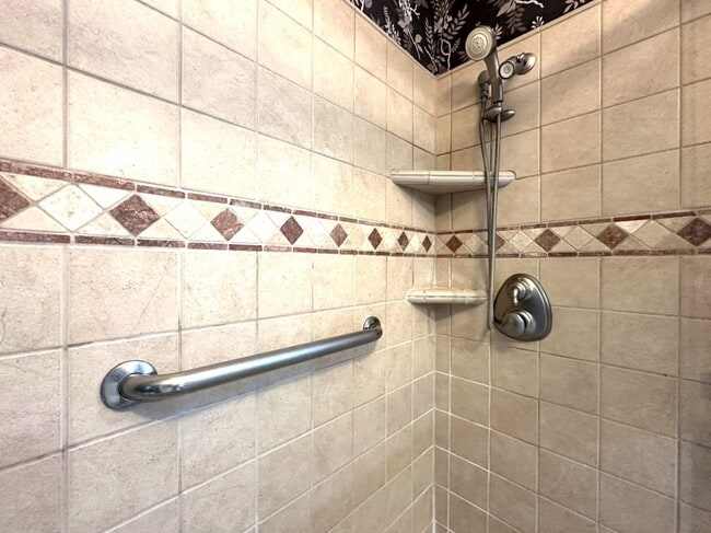 Building Photo - La Jolla - 2 BR / 1 BA Cottage at the Cove...