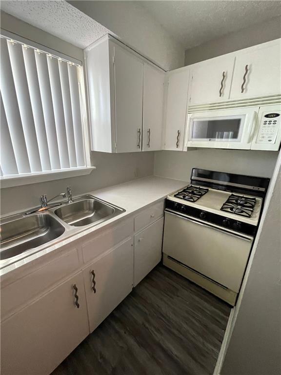 Building Photo - 1120 Hollow Creek Dr