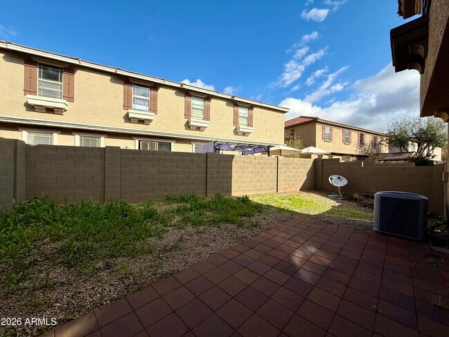 Building Photo - 1330 S Aaron