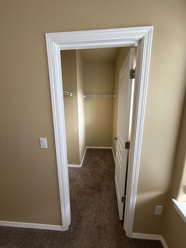 Building Photo - Modern Comfort Meets Easy Living in McKenzie Ridge Estates