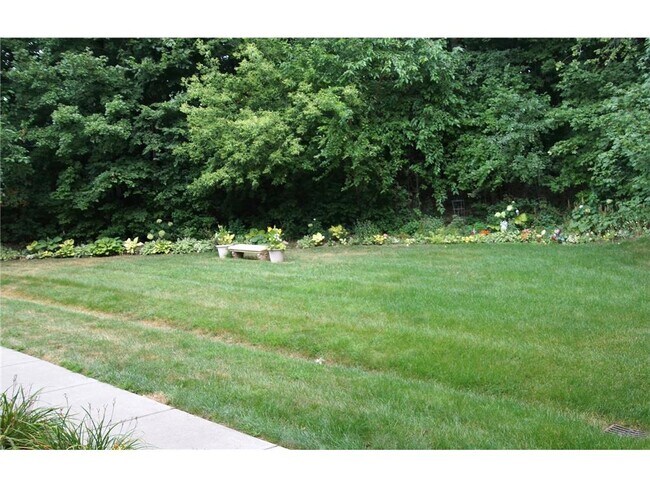 Building Photo - 330 Pondridge Cir