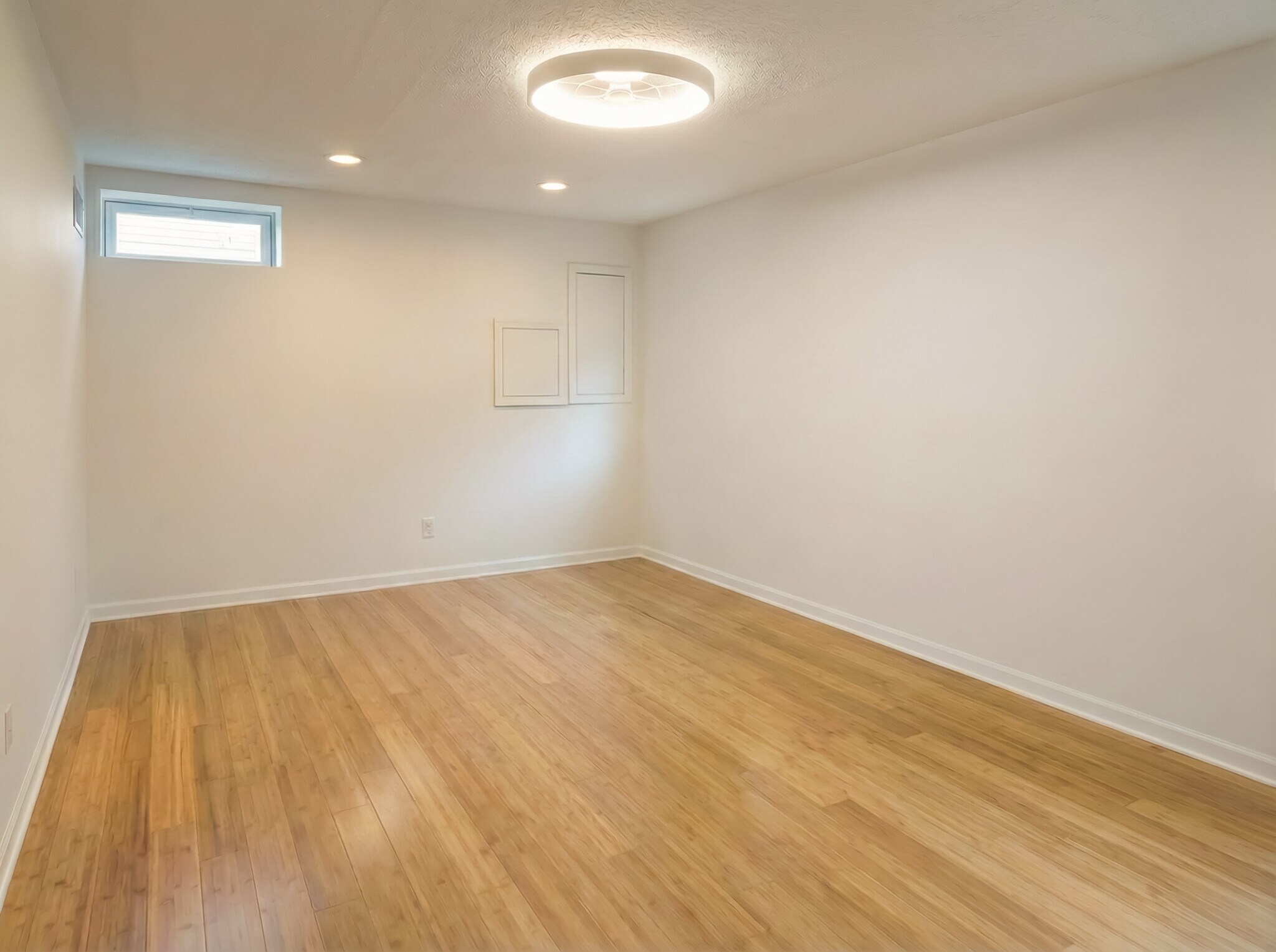 Spacious bedroom fits queen or king bed with TV mounting outlets and room for dressers and furniture - 6471 Grommet Dr