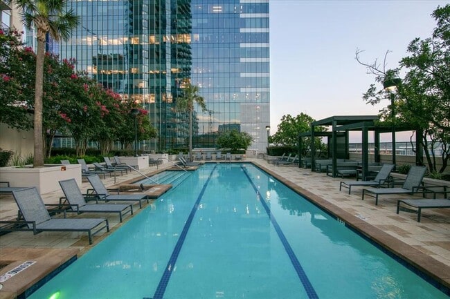 Building Photo - 360 Nueces St