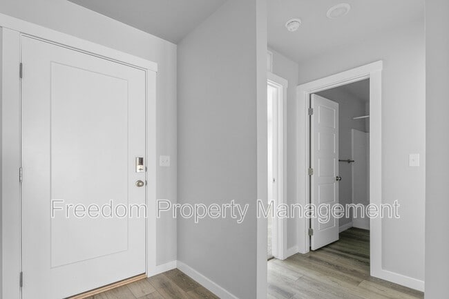 Building Photo - 2934 S Alcamo Wy