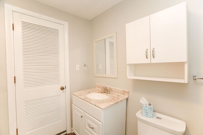 Building Photo - 430 South St