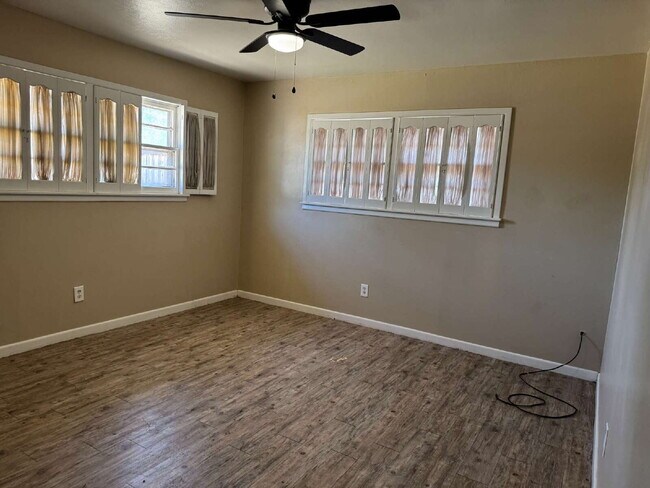 Building Photo - "Spacious 4-Bedroom Home with 2 Full Baths in Lubbock – 1,984 Sq Ft of Comfort!"