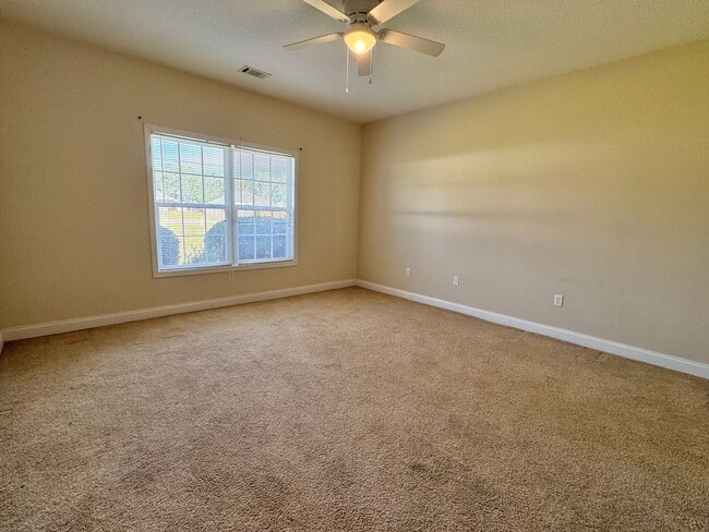Building Photo - COMING SOON IN MID-AUGUST! [PET FRIENDLY]