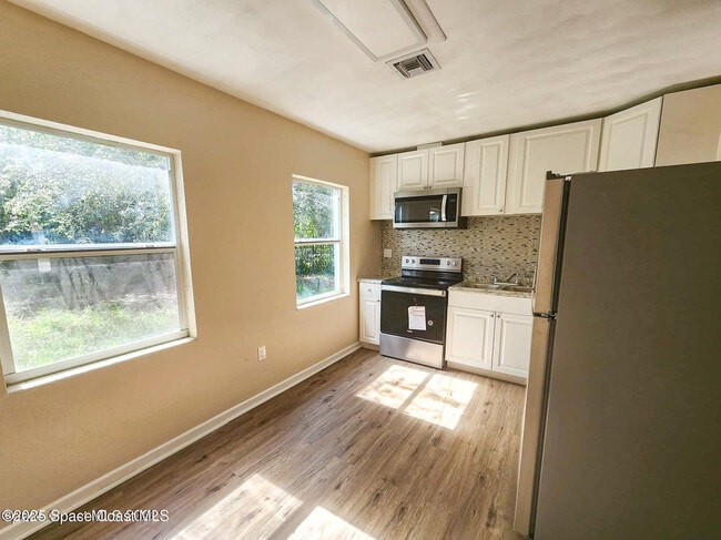 Building Photo - 919 Kensington Dr