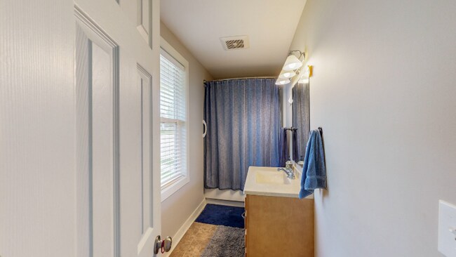 Building Photo - 620 2nd Ave NW