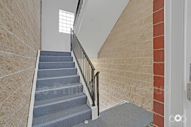 Building Photo - 5406 S Indiana Ave