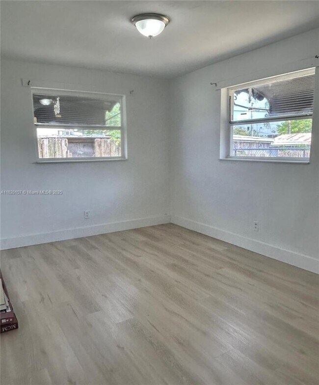 Building Photo - 3 bedroom in Hollywood FL 33020