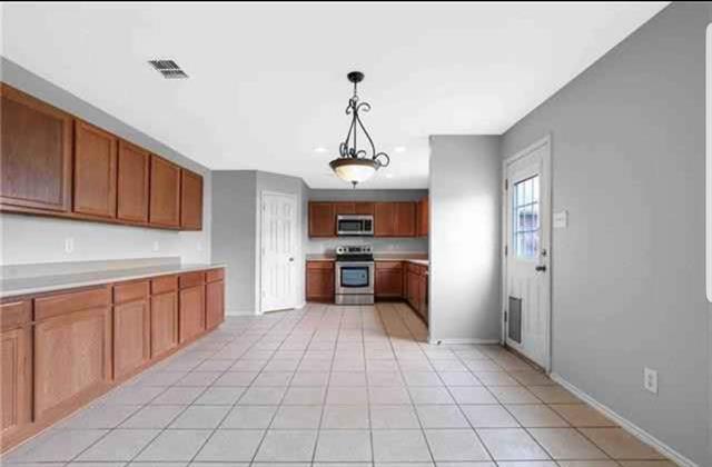 Building Photo - 12760 Cedar Hollow Dr