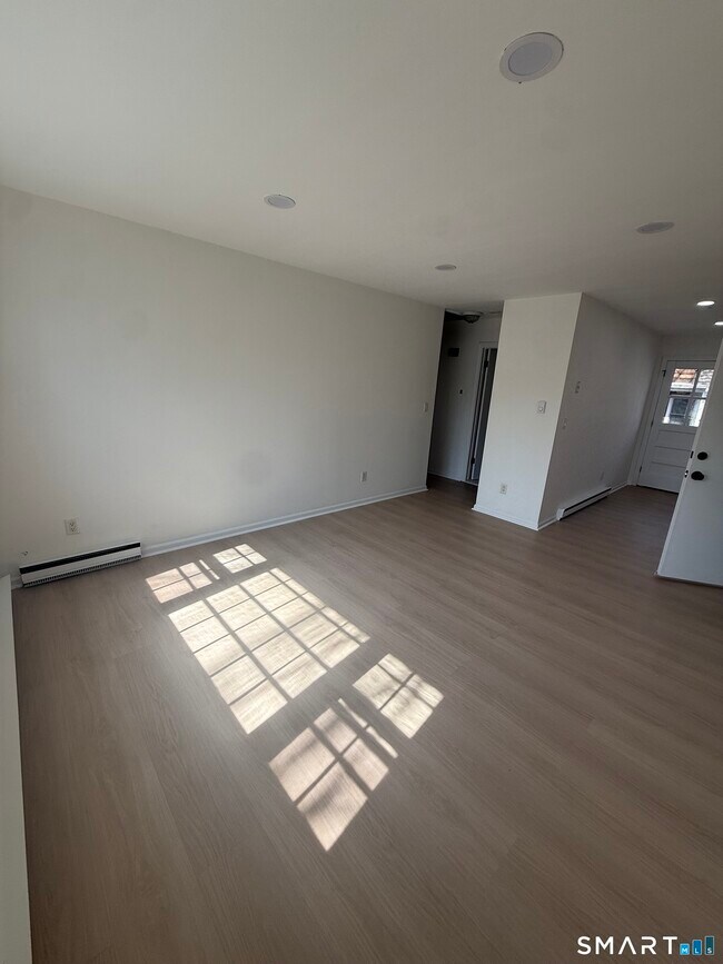 Building Photo - 14 Averill Pl