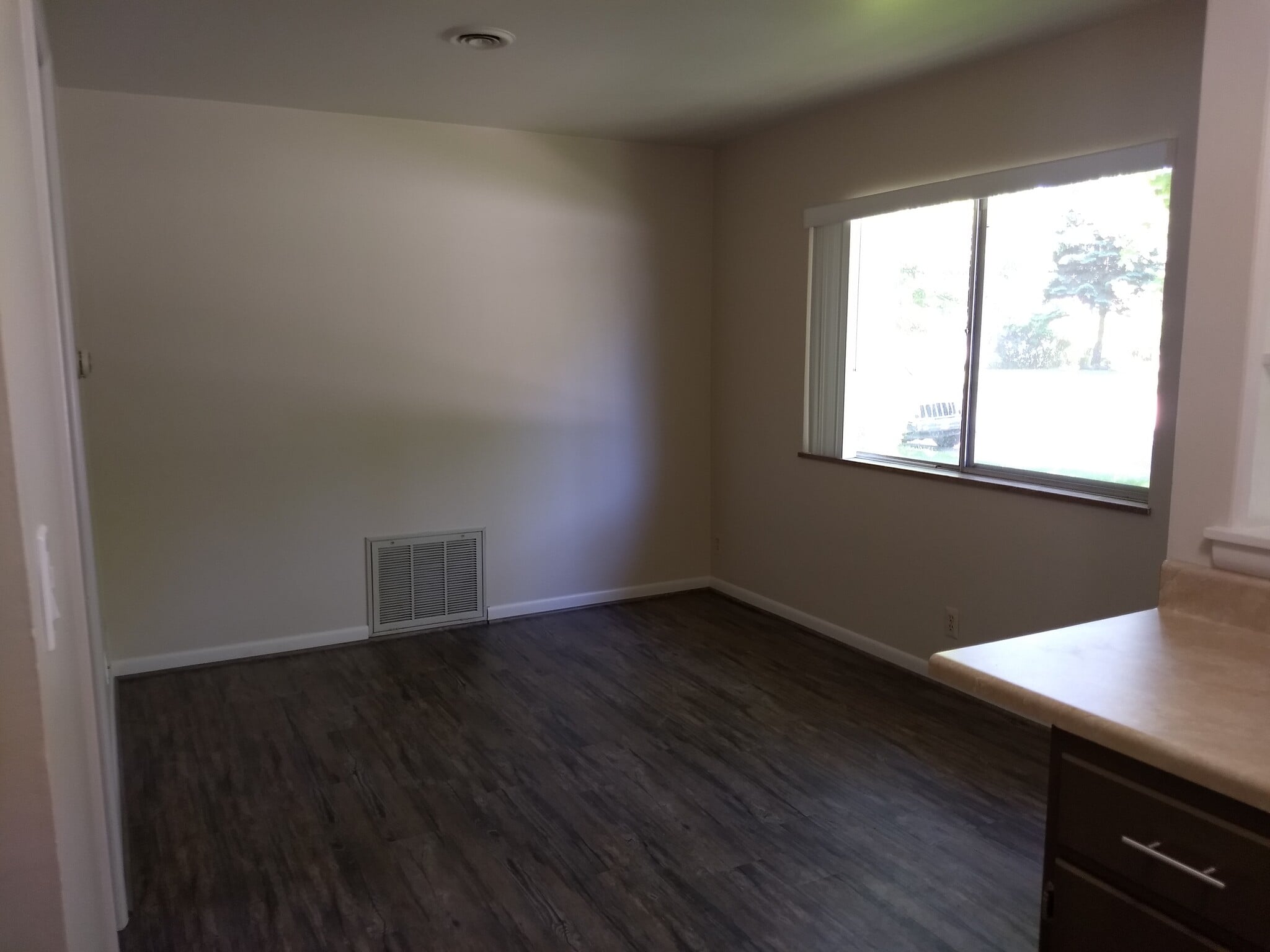 Building Photo - 284 North Ave