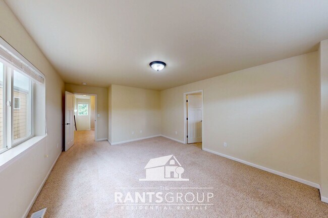 Building Photo - Spacious 3-Bedroom Home in Lacey's North T...