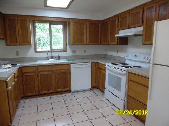 Building Photo - 745 SE Alethea Way