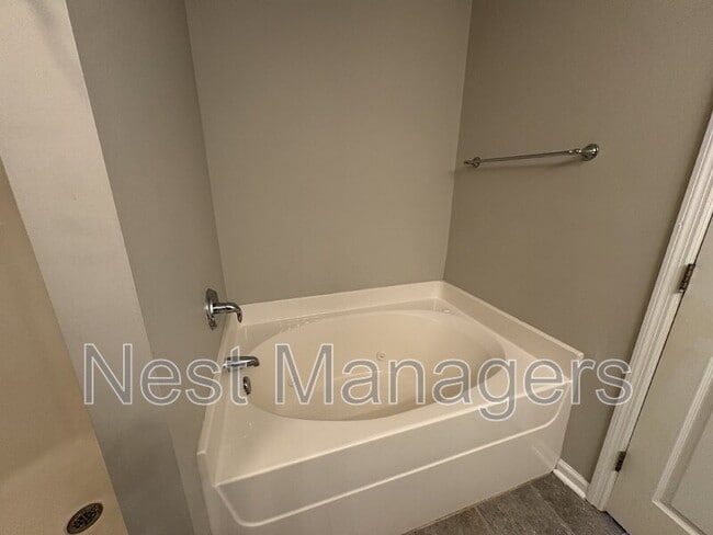 Building Photo - 3330 Harbour Pointe Pl