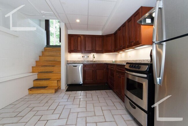 Building Photo - 35 Bentley St