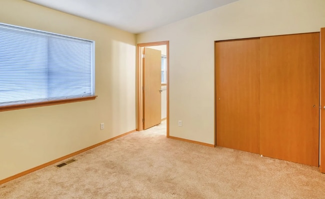 Building Photo - Spacious 3BD 2BA