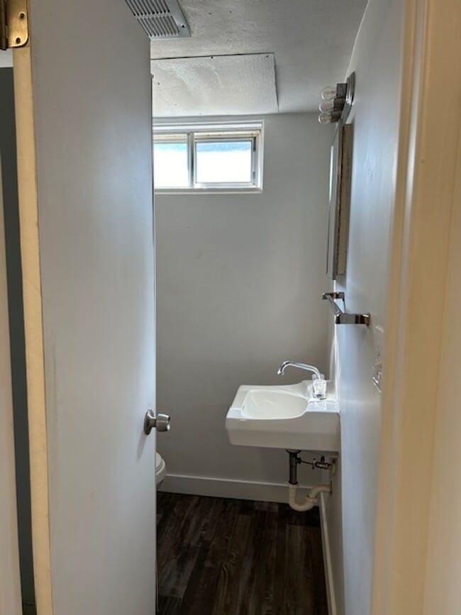 Building Photo - 418 Lola Ln