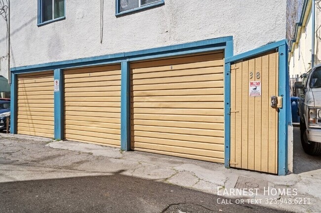 Building Photo - 38 20th Ave