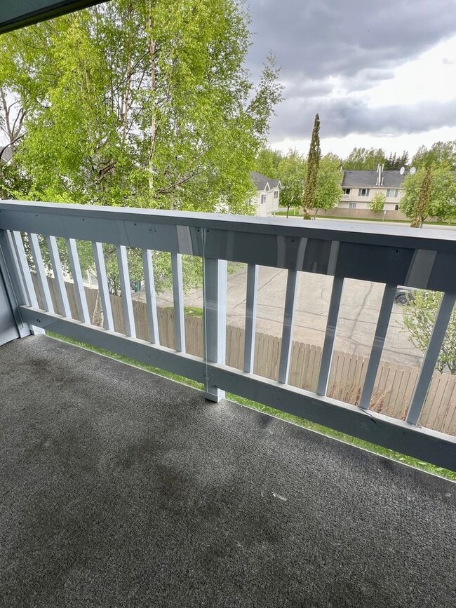Building Photo - High speed internet included - 3 bedroom townhouse