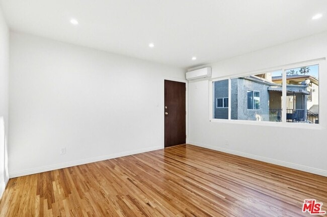 Building Photo - 1828 Silver Lake Blvd