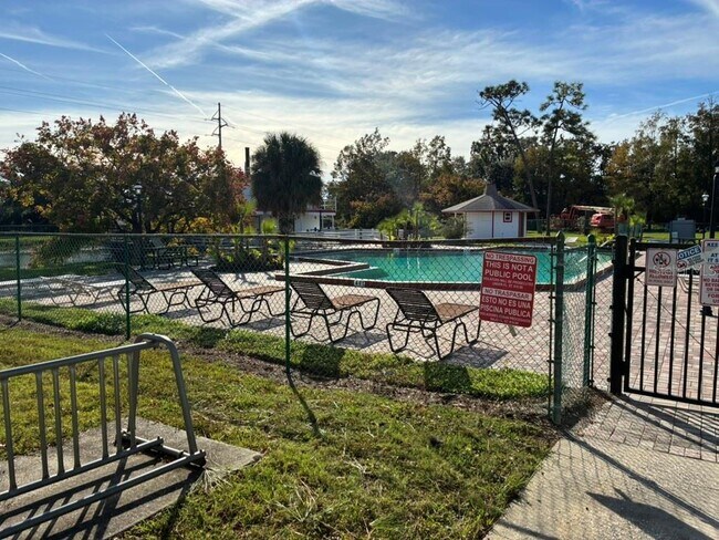 Building Photo - 5999 Village Cir N