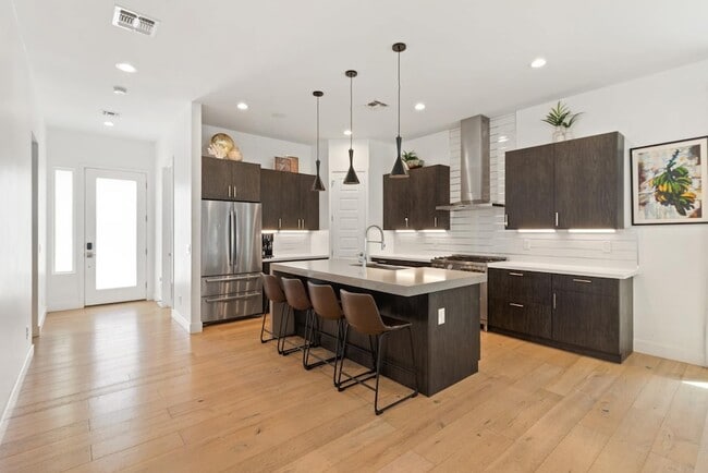 Building Photo - 4533 E Devonshire Ave