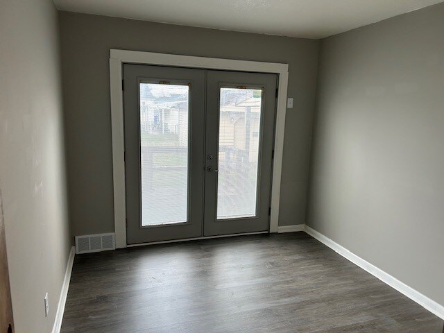 Building Photo - 6461 Almont Dr