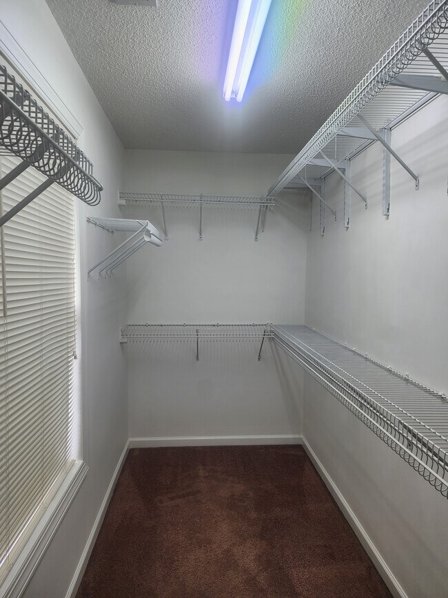 Building Photo - 837 Shackleton Rd