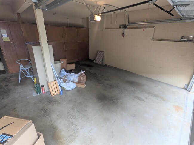 Building Photo - 1001 N Ave 67