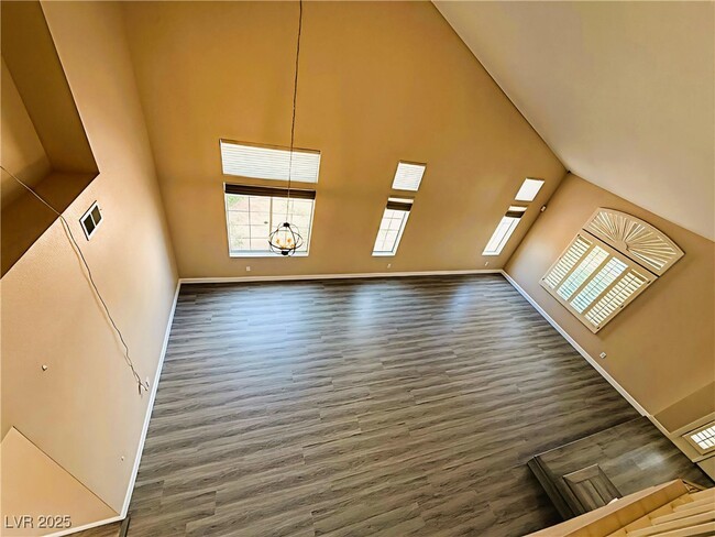 Building Photo - 2113 Desert Pines St